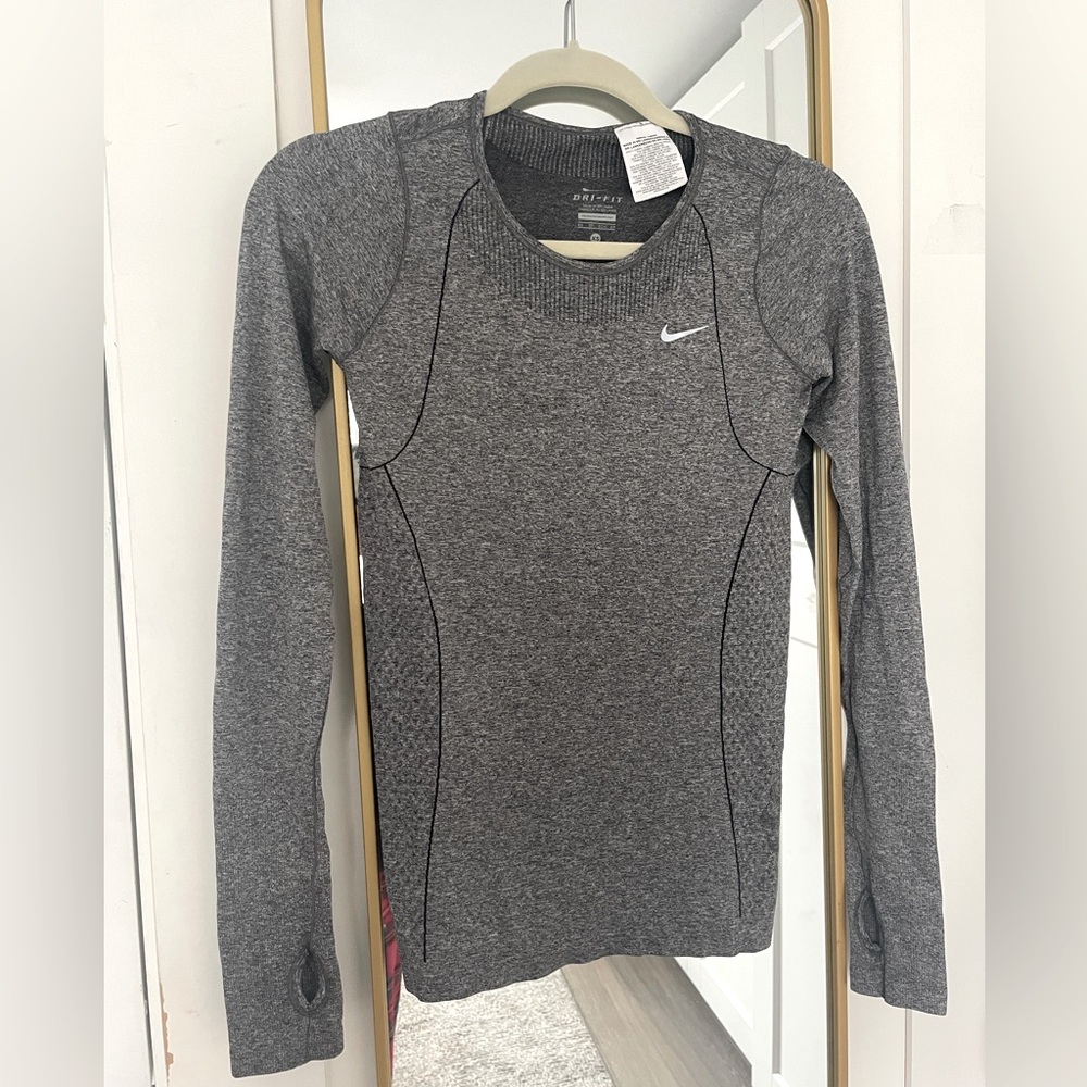 NIKE DRI FIT XS Heather gray excellent condition long sleeve running top